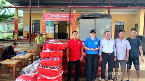 Công đoàn Nghĩa Lộ tiếp sức người dân Lao Chải vượt khó sau mưa lũ
