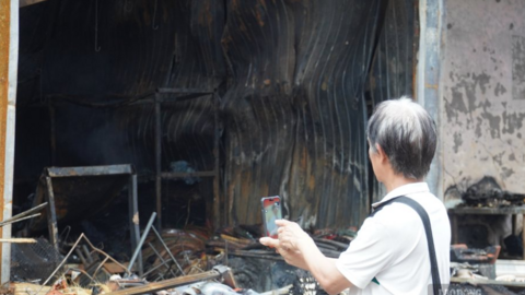 Cháy chợ Biên Hòa, có tiểu thương bị lửa thiêu rụi 6 ki ốt và 10 kho hàng