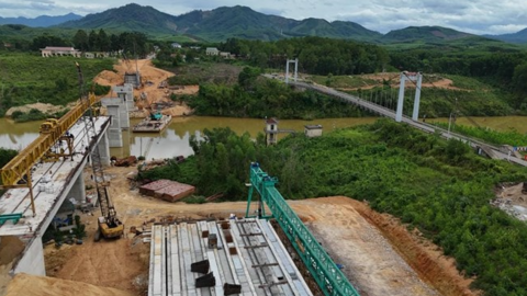 Huế đẩy nhanh hoàn thành cầu Bình Thành trước mùa mưa bão