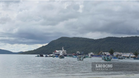 Thời tiết xấu, tàu, phà đi các đảo của An Giang tạm ngưng hoạt động