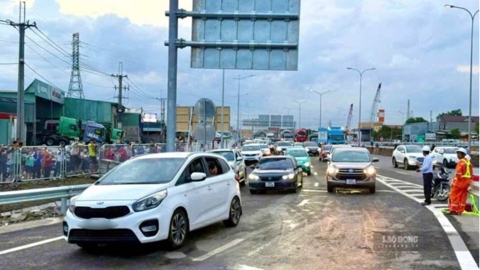 Xe ô tô gặp tai nạn trên cao tốc Biên Hòa - Vũng Tàu