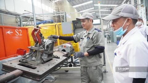 Rất ít thanh niên lựa chọn công việc vất vả ở công trường