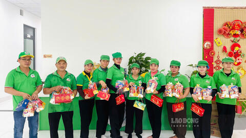 Công đoàn trao 72 suất quà Trung thu cho công nhân lao động