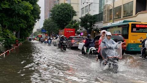 TPHCM và Nam Bộ: Sáng hửng nắng, chiều có mưa lớn trên 100 mm/giờ