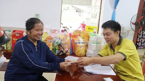 Gần 99% người dân ở Điện Biên đã nhận lương hưu qua chuyển khoản