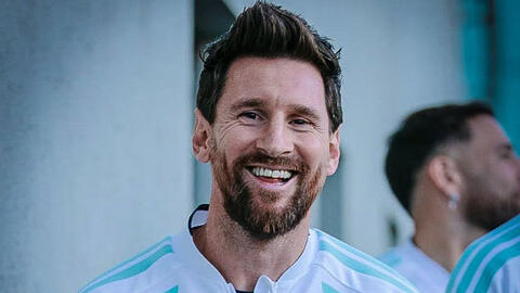 Messi rạng rỡ hội quân, chuẩn bị trận đấu cuối cùng cùng tuyển Argentina