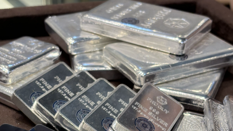 Giá bạc ngày 6/10: Bạc thế giới trở lại vùng giá 62 USD/ounce, bạc trong nước tăng trở lại