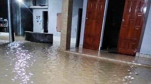 Một thôn ở Hà Tĩnh có 30 hộ dân bị nước ngập vào nhà