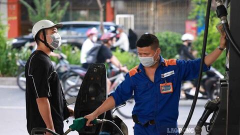 Dự báo giá xăng giảm 1.900 - 2.000 đồng/lít
