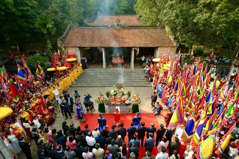 <a href="/giai-tri" title="Giải trí" rel="dofollow">Giải trí</a>