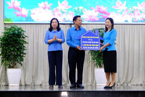 <a href="/tin-tuc" title="Tin tức" rel="dofollow">Tin tức</a>