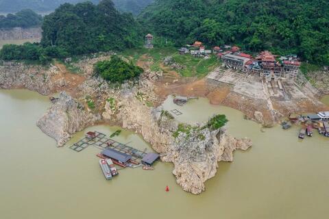 <a href="/giai-tri" title="Giải trí" rel="dofollow">Giải trí</a>