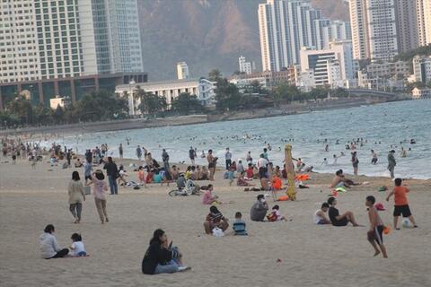 <a href="/giai-tri" title="Giải trí" rel="dofollow">Giải trí</a>