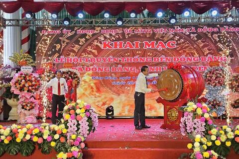 <a href="/giai-tri" title="Giải trí" rel="dofollow">Giải trí</a>