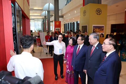 <a href="/tin-tuc" title="Tin tức" rel="dofollow">Tin tức</a>