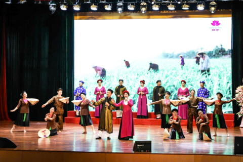 <a href="/giai-tri" title="Giải trí" rel="dofollow">Giải trí</a>