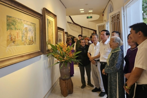 <a href="/giai-tri" title="Giải trí" rel="dofollow">Giải trí</a>