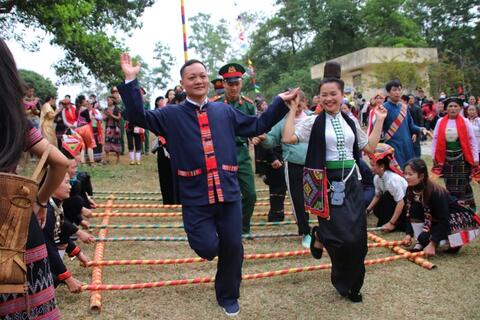 <a href="/giai-tri" title="Giải trí" rel="dofollow">Giải trí</a>