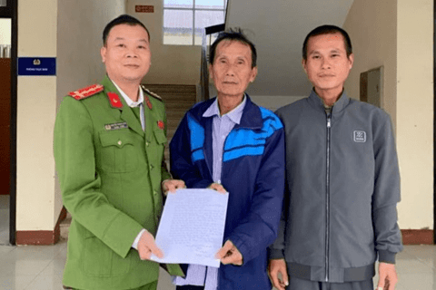 <a href="/tin-tuc" title="Tin tức" rel="dofollow">Tin tức</a>