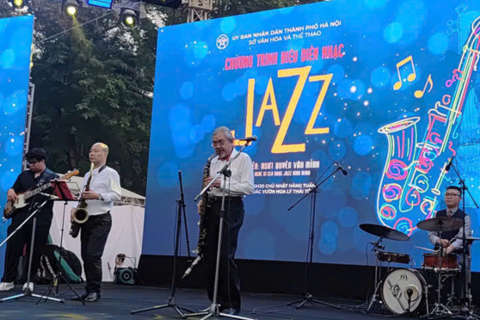 <a href="/giai-tri" title="Giải trí" rel="dofollow">Giải trí</a>