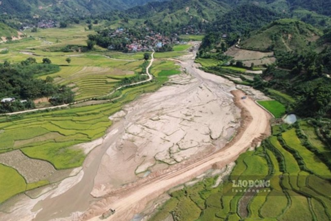 <a href="/tin-tuc" title="Tin tức" rel="dofollow">Tin tức</a>