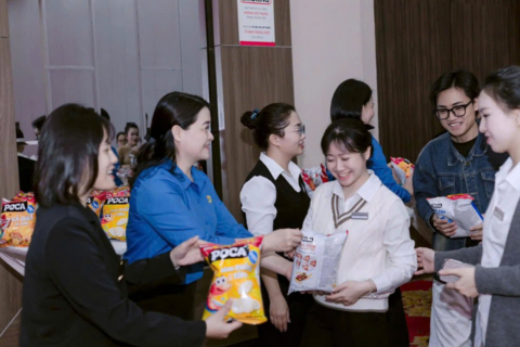 <a href="/giai-tri" title="Giải trí" rel="dofollow">Giải trí</a>