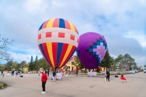 <a href="/giai-tri" title="Giải trí" rel="dofollow">Giải trí</a>