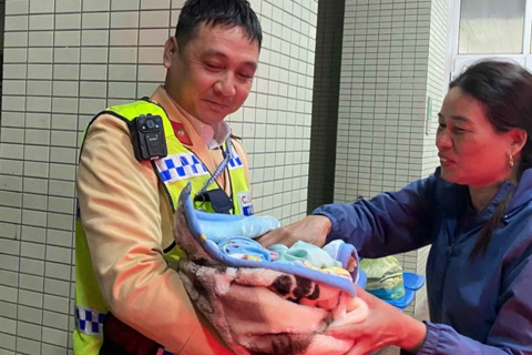 <a href="/tin-tuc" title="Tin tức" rel="dofollow">Tin tức</a>