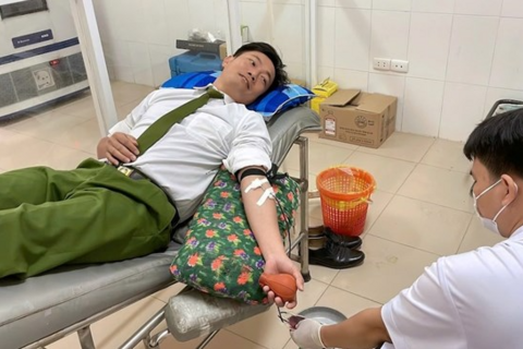 <a href="/tin-tuc" title="Tin tức" rel="dofollow">Tin tức</a>