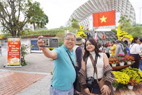 <a href="/giai-tri" title="Giải trí" rel="dofollow">Giải trí</a>