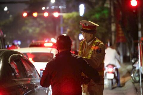 <a href="/tin-tuc" title="Tin tức" rel="dofollow">Tin tức</a>