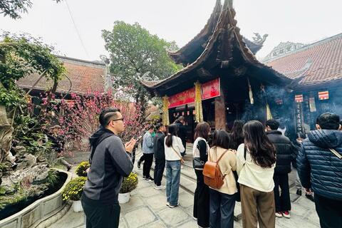 <a href="/giai-tri" title="Giải trí" rel="dofollow">Giải trí</a>