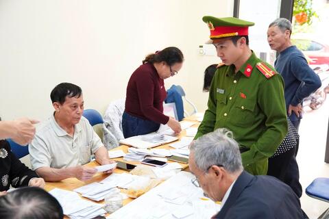 <a href="/tin-tuc" title="Tin tức" rel="dofollow">Tin tức</a>