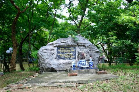 <a href="/giai-tri" title="Giải trí" rel="dofollow">Giải trí</a>