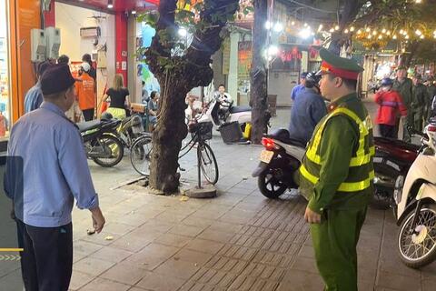 <a href="/tin-tuc" title="Tin tức" rel="dofollow">Tin tức</a>