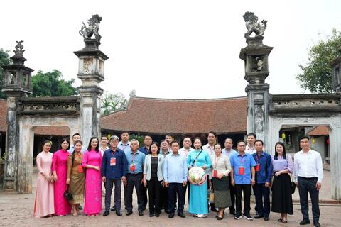 <a href="/tin-tuc" title="Tin tức" rel="dofollow">Tin tức</a>