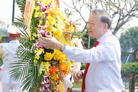 <a href="/tin-tuc" title="Tin tức" rel="dofollow">Tin tức</a>