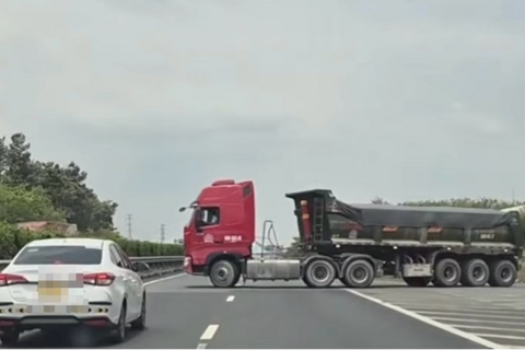 <a href="/tin-tuc" title="Tin tức" rel="dofollow">Tin tức</a>