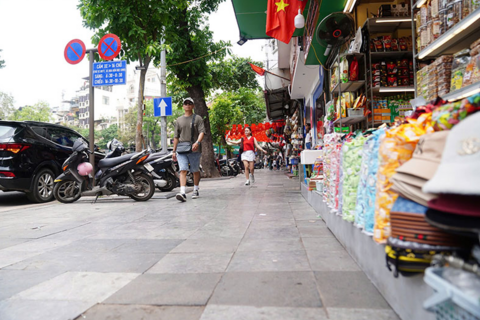 <a href="/tin-tuc" title="Tin tức" rel="dofollow">Tin tức</a>