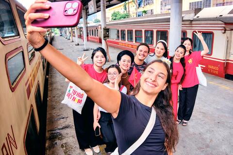 <a href="/giai-tri" title="Giải trí" rel="dofollow">Giải trí</a>