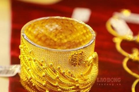 <a href="/kinh-te" title="Kinh tế" rel="dofollow">Kinh tế</a>
