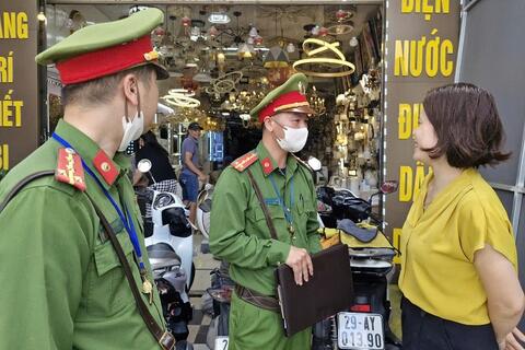 <a href="/tin-tuc" title="Tin tức" rel="dofollow">Tin tức</a>