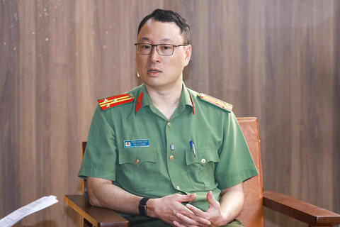 <a href="/tin-tuc" title="Tin tức" rel="dofollow">Tin tức</a>