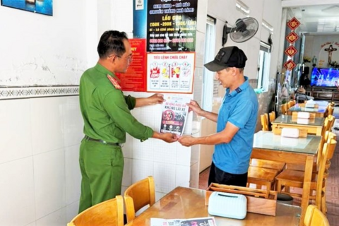 <a href="/tin-tuc" title="Tin tức" rel="dofollow">Tin tức</a>
