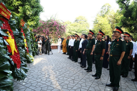 <a href="/tin-tuc" title="Tin tức" rel="dofollow">Tin tức</a>