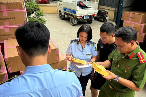 <a href="/tin-tuc" title="Tin tức" rel="dofollow">Tin tức</a>