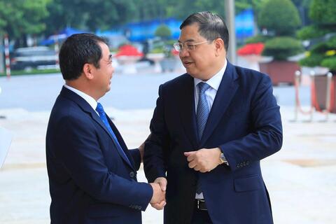 <a href="/tin-tuc" title="Tin tức" rel="dofollow">Tin tức</a>