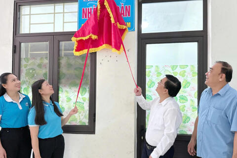 <a href="/tin-tuc" title="Tin tức" rel="dofollow">Tin tức</a>