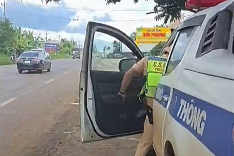 <a href="/tin-tuc" title="Tin tức" rel="dofollow">Tin tức</a>