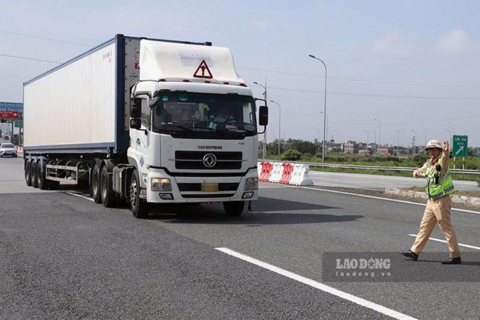 <a href="/tin-tuc" title="Tin tức" rel="dofollow">Tin tức</a>